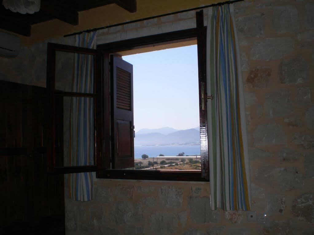 Ville Du Soleil - Exclusive Homes With Rustic Charm And Sensational Views Of The Mediterranean Sea Makrýgialos 外观 照片